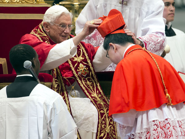 Cardinal Tagle, 55 ans, ‘papabile’ des Eglises du Sud?