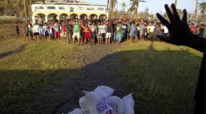 TANAUAN, LEYTE Supertyphoon “Yolanda” survivors in this town wait for the distribution of food items from a helicopter in this photo taken two days after Yolanda struck.  JOHN CHUA/INQUIRER
