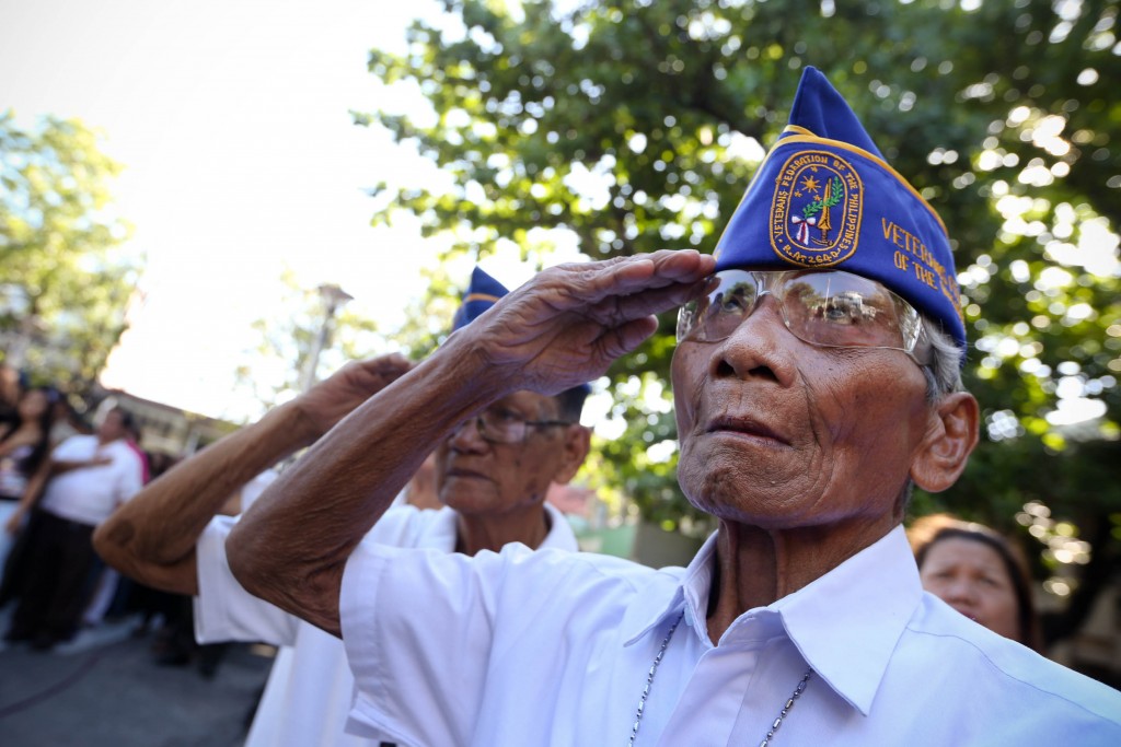 World War II veteran Porferio G. Laguitan, 91 years old, saluting during the singing of the national anthem on Monday flag ceremony in Taguig City Hall. INQUIRER PHOTO/LYN RILLON
