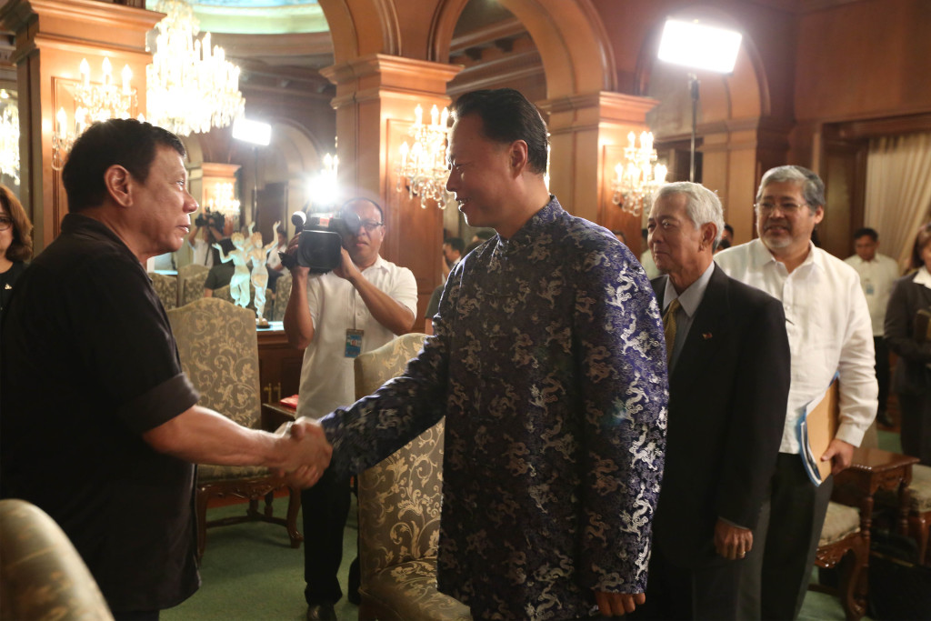 Chinese Ambassador to the Philippines Zhao Jinhua pays a courtesy call on President Rodrigo R. Duterte at Malacañang Palace on July 7, 2016. (Presidential Photographers' Division)