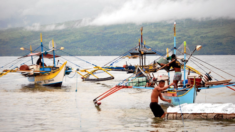 LULL IN LIVELIHOOD Hundreds of fishermen in Subic town in Zambales have been frequenting the disputed Scarborough Shoal to earn a living. They are eagerly awaiting a United Nations tribunal’s ruling on the territorial dispute between the Philippines and China over the West Philippine Sea. ALLANMACATUNO/INQUIRER CENTRAL LUZON FILE PHOTO
