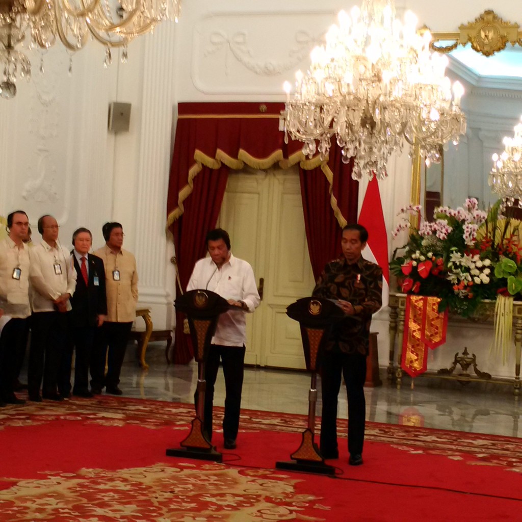 President Rodrigo Duterte and Indonesia President Joko Widodo release a joint statement during Duterte's working visit to Indonesia on Friday. GIL CABACUNGAN