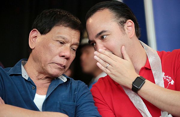 President Rodrigo Duterte and Senator Alan Peter Cayetano (INQUIRER FILE PHOTO/ GRIG MONTEGRANDE)