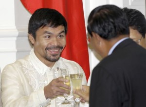 Manny Pacquiao toasts with Hun Sen - 14 Dec 2016