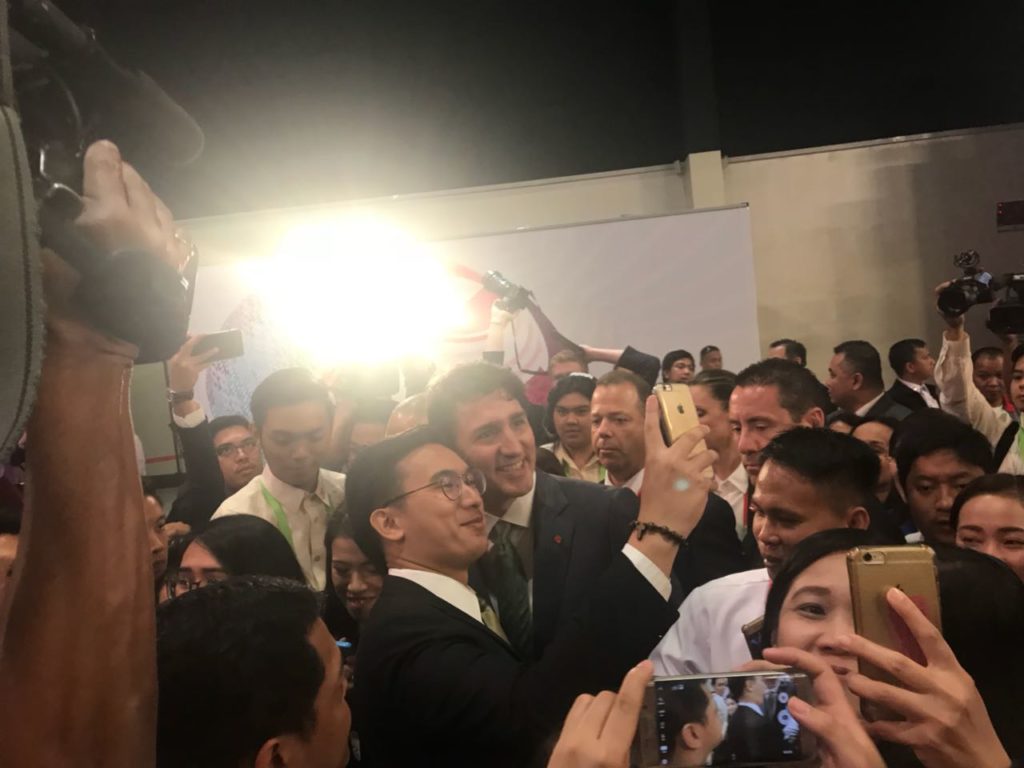 Canadian Prime Minister Justin Trudeau poses for selfies with the crowd at the sidelines of the Asean summit. JHOANNA BALLARAN/INQUIRER.net