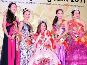 FWRC 2011 winner Chickie Dumalag (center) is joined by (from left) Ana Liza Miranda from Batangas (4th runner up), Ronalyn Amboy from Pangasinan (1st runner up), Jennifer Oso from Antique (2nd runner up), and Noemi Carpio from Kalinga Apayao (3rd runner up).