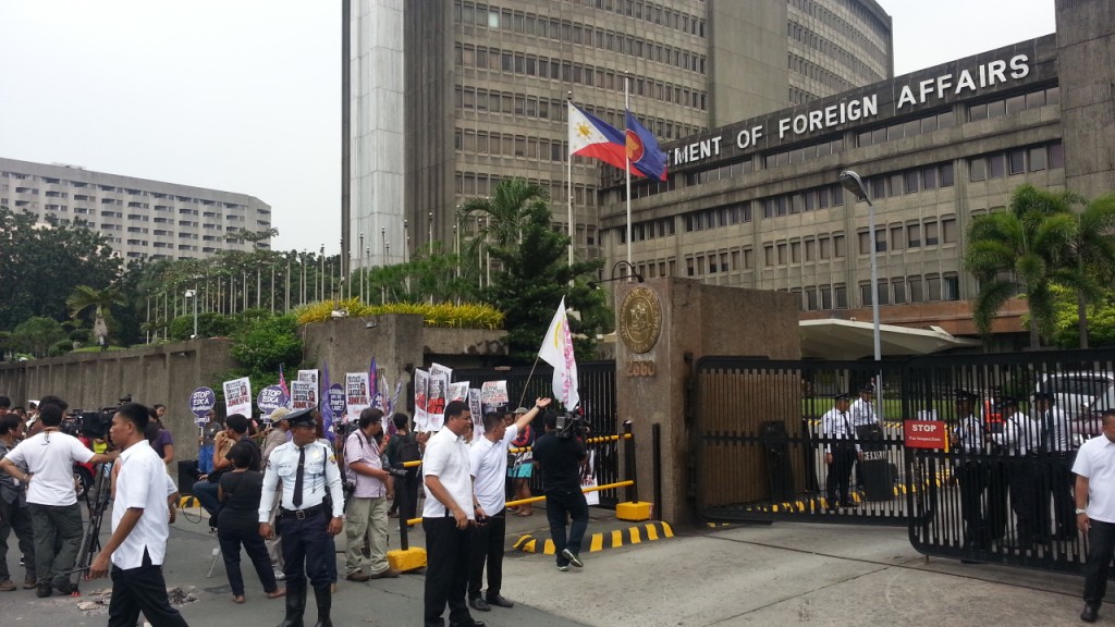 Protesters in front of DFA building