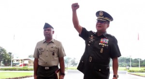 Armed Forces chief General Gregorio Catapang Jr. led military officers and civilian personnel at Monday's flag-raising at Camp Aguinaldo as he awarded TSgt. Mariano Pamittan, the soldier who was shoved by the German fiance of slain Filipino transgender Jennifer Laude last week in attempt to get near the detention place of US Marine Private First Class Joseph Scott Pemberton, the suspected killer. 