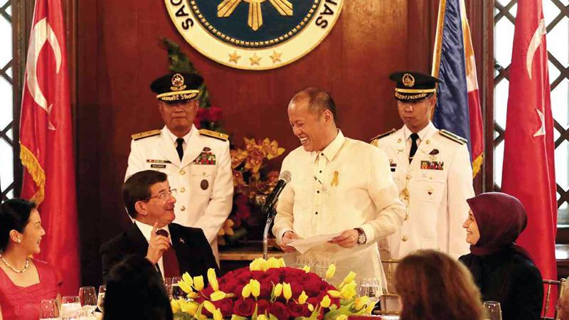 TURKISH DELIGHT  President Aquino and Prime Minister Ahmet Davutoglu of Turkey (seated, center) exchange pleasantries during a luncheon in honor of the visiting Turkish official and his wife, Sare Davutoglu (right), in Malacañang on Monday. The President’s sister, Ballsy Aquino-Cruz (2nd from left), joined the group. Davutoglu was seeking the Philippine’s “strategic cooperation” in fighting the Islamic State.  GRIG C. MONTEGRANDE