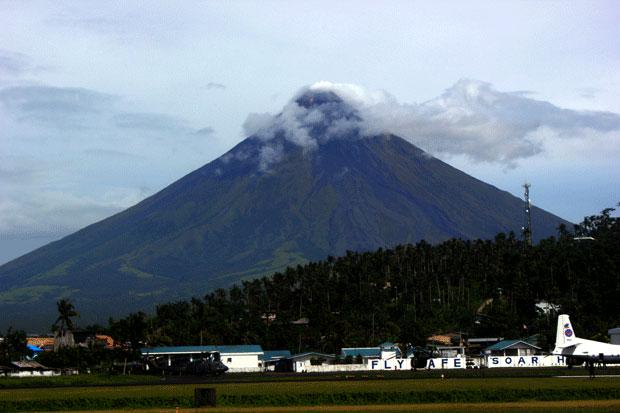 Mayon Volcano in Albay province. INQUIRER.net file photo/Noy Morcoso