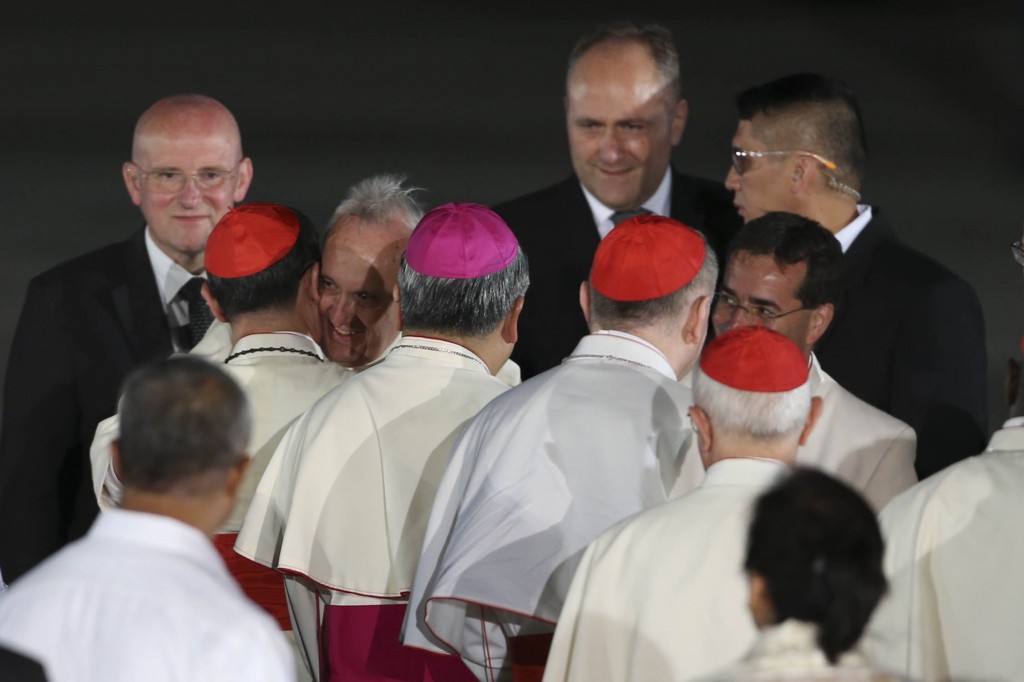Pope Francis greeted by Filipino Catholic Church leaders upon his arrival in Manila for a five-day visit. PDI PHOTO