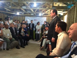 President Francois Hollande (standing on the right) talks to local officials in Guiuan, Eastern Samar. PHOTO CONTRIBUTED BY LUCILLE SERING, PHILIPPINE CLIMATE CHANGE COMMISSIONER