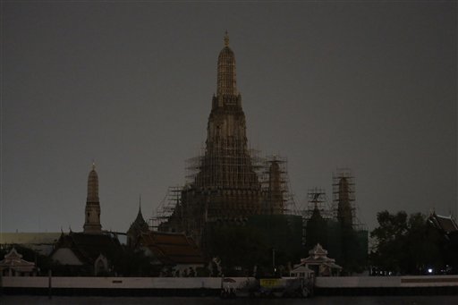 Temple of Dawn is seen moments after its lights are turned off for Earth Hour 2015 in Bangkok, Thailand , Saturday, March 28, 2015. Around the world, people and organisations will be turning their lights off from 8:30 to 9:30 pm local time. AP 