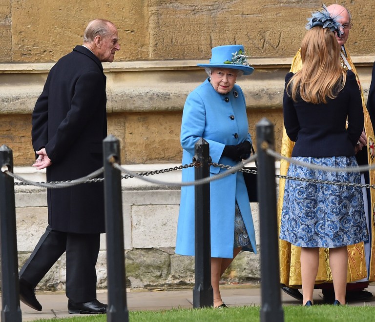 Britain's Queen Elizabeth II (C) and Prince Philip, Duke of Edinburgh (L) arrive for the Easter Sunday church service at St George's Chapel, Windsor Castle, in Windsor, west of London, on April 5, 2015. AFP 