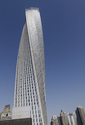cayan-tower in Dubai