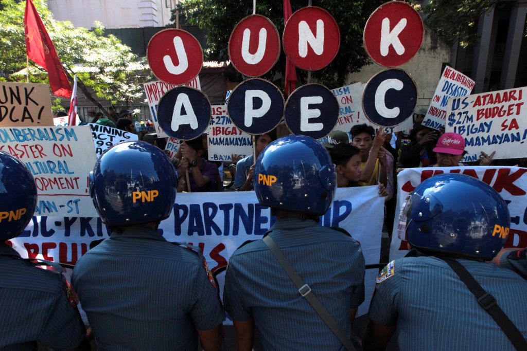 APEC 2015 / NOVEMBER 16, 2015 Militant group BAYAN-Southern Tagalog, protest outside the Supreme Court in response on the decision of the Supreme Court versus the Enhanced Defense Cooperation Agreement (EDCA).  INQUIRER PHOTO / LEO M. SABANGAN II.