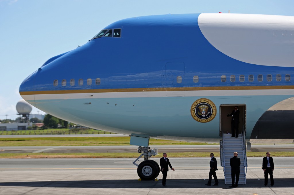 Sticky-fingered journalists on Air Force One put on notice
