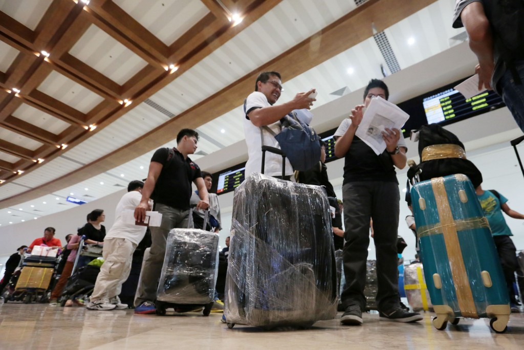 WRAPPED / NOVEMBER 2, 2015 Departing OFW's  with their wrapped baggage wait in line to check in at the Ninoy Aquino International Airport (NAIA) terminal 1 on Monday, November 2, 2015. INQUIRER PHOTO / GRIG C. MONTEGRANDE