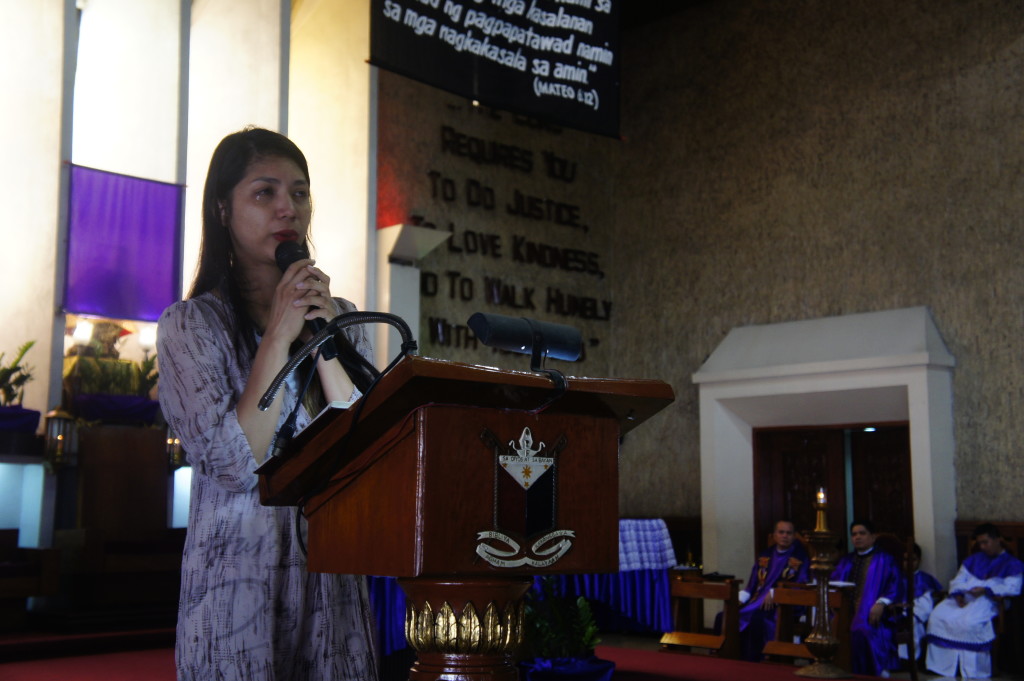 Human trafficking victim Shera Salva recounts the abuses she experienced as a domestic worker in Egypt during a homily at the National Cathedral of the Iglesia Filipina Independiente on March 13. VAUGHN ALVIAR