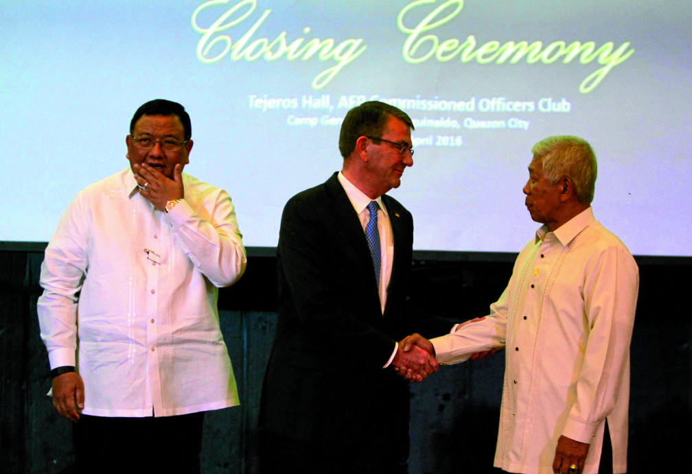 CLOSING CEREMONY BALIKATAN 2016 / APRIL 15 2016 United States Secretary of Defense Ashton Carter shakes hand with Philippines Defense Secretary Voltaire Gazmin during the closing ceremony of Philippine-United States Exercise Balikatan 2016 at Camp Aguinaldo in Quezon City. Also in the photo is Foreign Affiars Secretary Jose Rene Almendras. INQUIRER PHOTO / RICHARD A. REYES