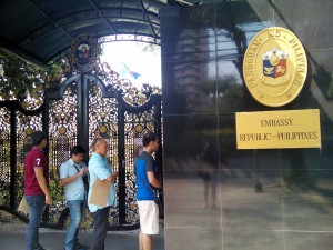 OFWs queing at the Philippine Embassy