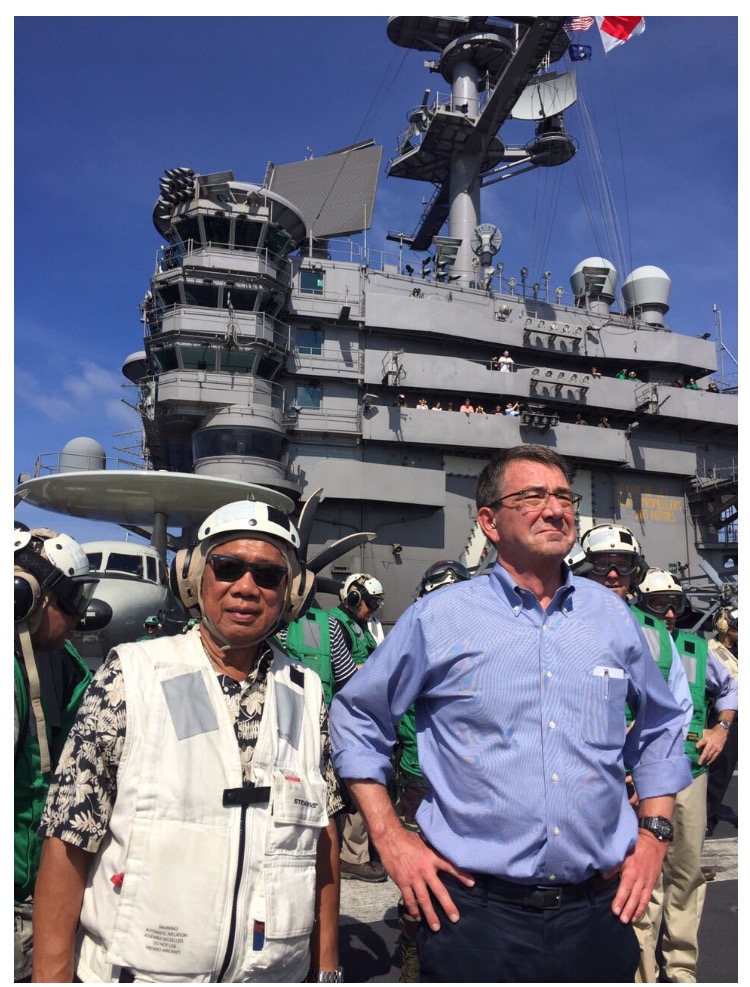Philippine Secretary of Defense Voltaire Gazmin and US Secretary of Defense Ashton Carter aboard the USS John Stennis. PHOTO FROM THE PHILIPPINE DEPARTMENT OF DEFENSE