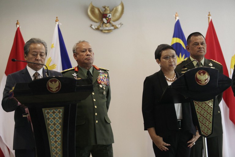 Indonesian Foreign Minister Retno Marsudi (R) speaks during a press conference next to Malaysia's Foreign Minister Anifah Aman (1st L), Indonesian Military Chief Gatot Nurmantyo (1st R), Malaysia's Military Chief General Zulkifeli Mohd Zin (2nd L) during a trilateral meeting at the Gedung Agung palace in Yogyakarta on May 5, 2016.   Indonesia, Malaysia and the Philippines are to launch a joint patrol in their waters after a recent surge of kidnappings by a radical Islamic group, according to an agreement struck on May 5. / AFP PHOTO / SURYO WIBOWO