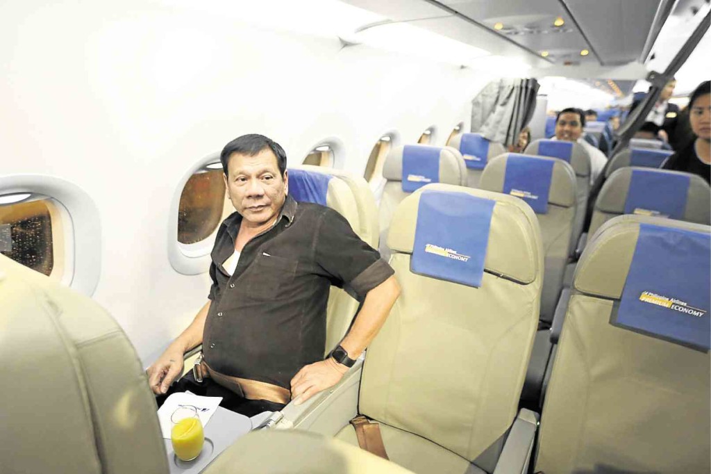 NOT AIR FORCE ONE   President Duterte flies economy on board a Philippine Airlines plane on his way home to Davao on Thursday.    PRESIDENTIAL PHOTOGRAPHERS’  DIVISION 