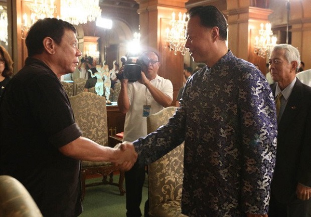 President Rodrigo Duterte (left) welcomes Chinese Ambassador Zhao Jianhua (center), China's ambassador to the Philippines, to Malacañang. The Chinese embassy has expressed support for Duterte's war on illegal drugs. MALACAÑANG PHOTO