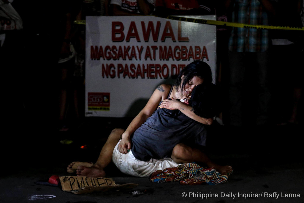 SILVER AWARDEE Raffy Lerma’s viral photograph, “Lamentation,” won silver for Best News Photograph. The photo offers a heartbreaking take on the government’s ruthless war on illegal drugs.