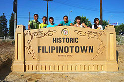 250px-western_gateway_of_historic_filipinotown