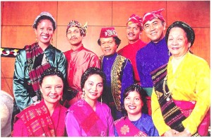 Palabuniyan Kulintang Ensemble in 1999. Photo courtesy of Titania Buchholdt