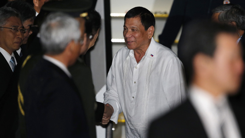 STATE VISIT President Duterte is welcomed by top Japanese officials upon his arrival at Haneda International Airport in Tokyo. He is on a three-day official visit to Japan. —AP