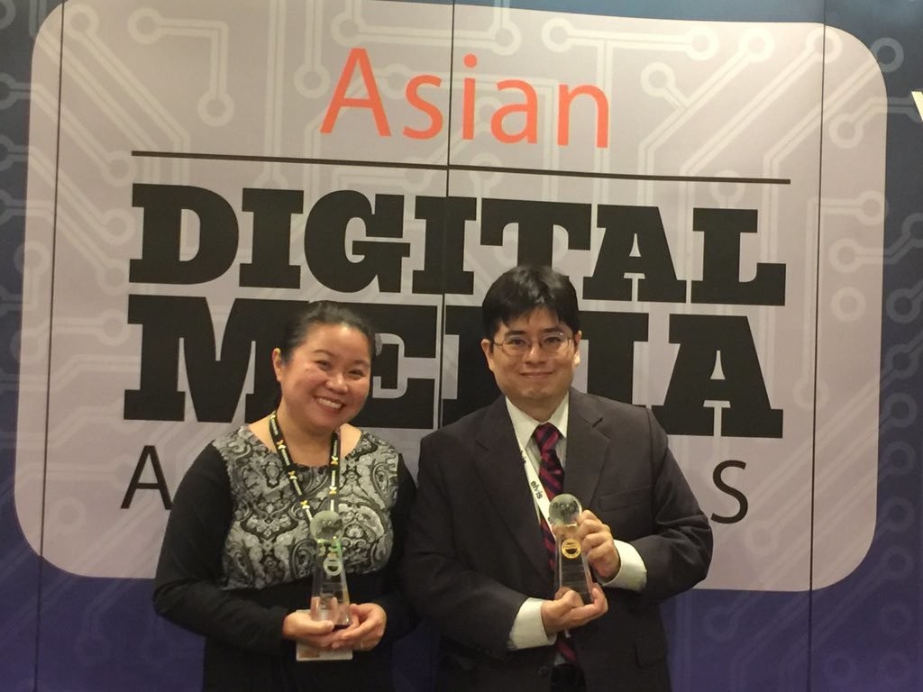 Inquirer Mobile’s Brigette Tan Villarin and JV Rufino during the Asian Digital Media Awards.