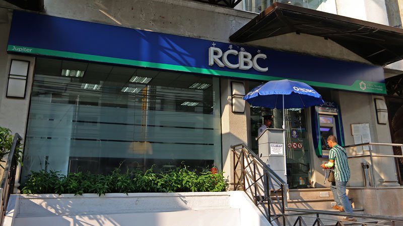 RCBC branch at Jupiter St., Makati City ( INQUIRER FILE PHOTO/RAFFY LERMA)
