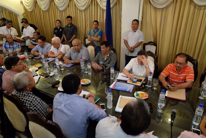 President Duterte (center) presides over a Cabinet meeting. (Photo courtesy of the Davao City Mayor's Office)