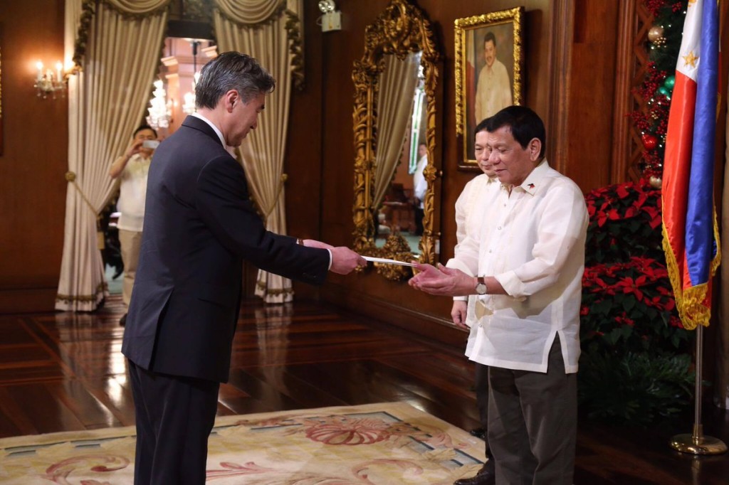 United States Ambassador to the Philippines Sung Kim meets with President Rodrigo Duterte in Malacañang to present his credentials. Kim describes their meeting as "fruitful."  
