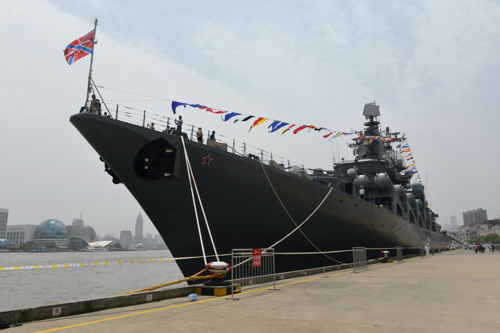 Russian guided missle cruiser Varyag, the flagship of Russia's Pacific fleet, berths in a port in Shanghai on May 26, 2014. AFP PHOTO / AFP