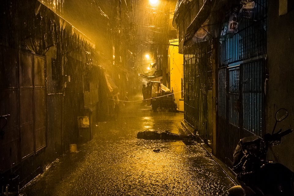 The body of a murder victims lies face down in an alley in the Philippines. This photo,  along with others taken during a coverage on the Philippine's war on drugs, won the Pulitzer Prize for Daniel Berehulak of the New York Times. DANEIL BEREHULAK / NEW YORK TIMES