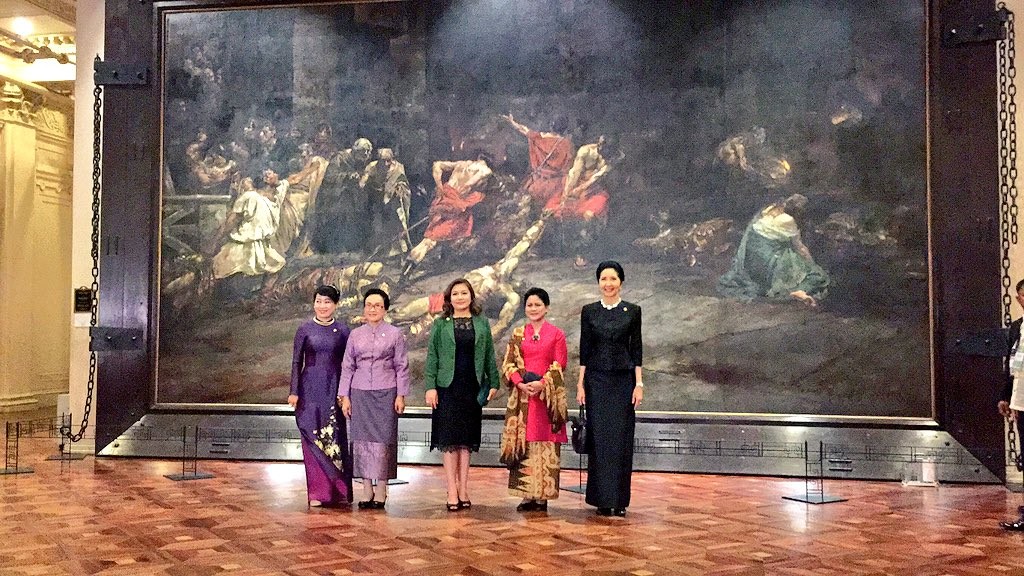 President Rodrigo Duterte's partner Honeylet Avanceña (center) poses with spouses of Asean leaders in front of the iconic "Spoliarium" painting at the National Museum. JULLIANE LOVE DE JESUS/INQUIRER.net