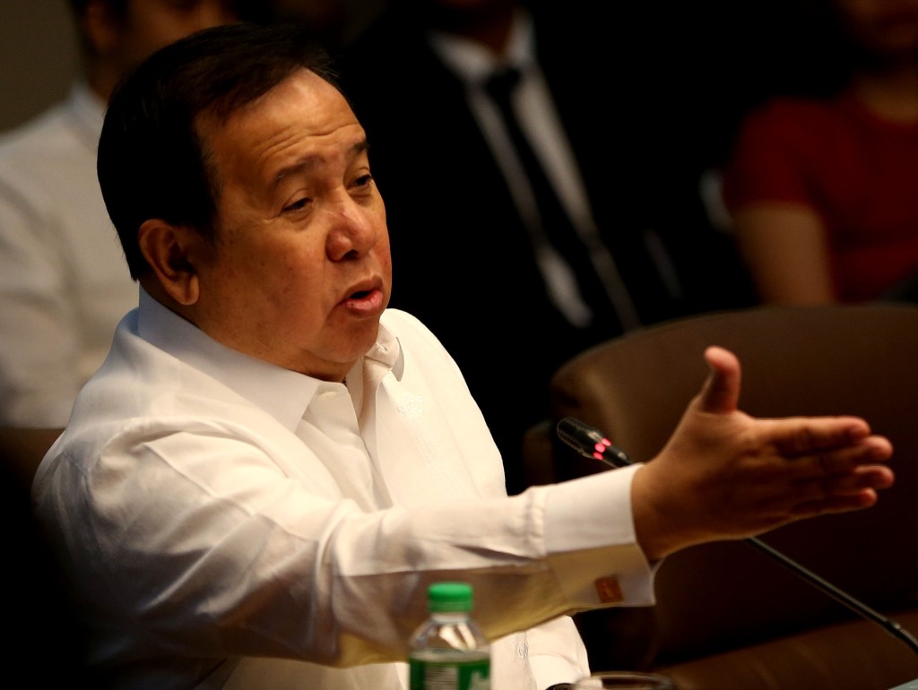  Senator Richard Gordon committee chariman of Blue Ribbon questions DOJ Secretary Vitaliano Aguirre during the committee hearing on accountability of Public Officers and investigations (blue Ribbon) on the Jack Lam over BID alleged bribery scandal at the Senate. EDWIN BACASMAS