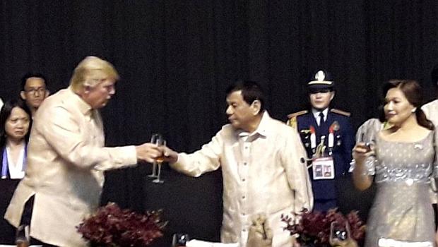 Donald Trump toasts with Rodrigo Duterte - 12 Nov 2017