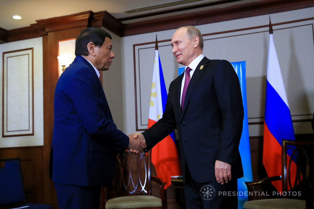Rodrigo Duterte meets Vladimir Putin in November 2017
