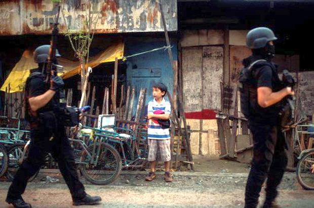 SWAT team patrol in Marawi