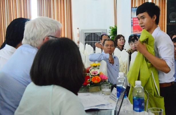 Mai Nguyen Cong Thuan shows a sample of the multi-purpose jacket at the Da Nang Start-up Runaway 2017. Photo courtesy Quang Nam/ Viet Nam News/Asia News Network