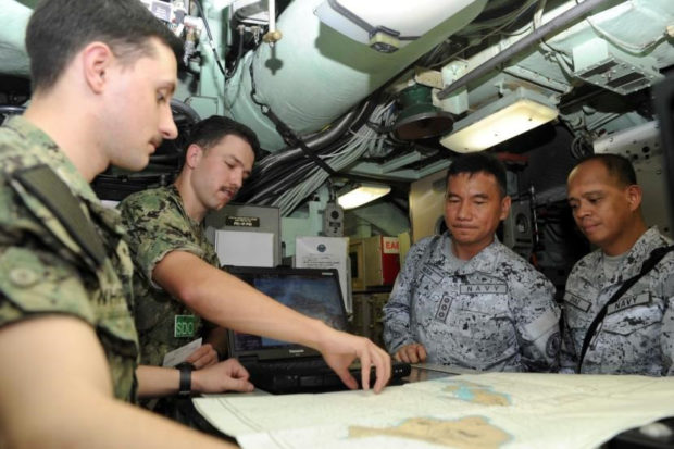 LOOK: Philippine Navy officials tour US submarine 