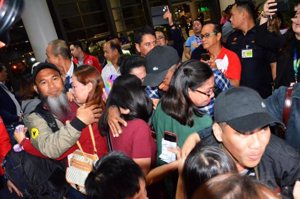 Seven Filipino seafarers welcome by relatives at NAIA