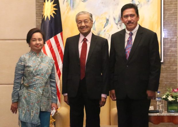Congress members meet Malaysian Prime Minister Mahathir