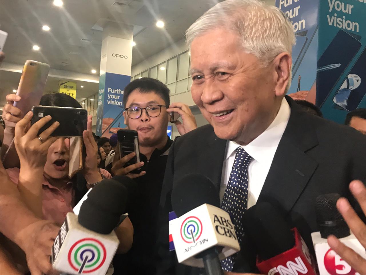 Former DFA chief Del Rosario arrives in Manila after 6-hour HK ordeal