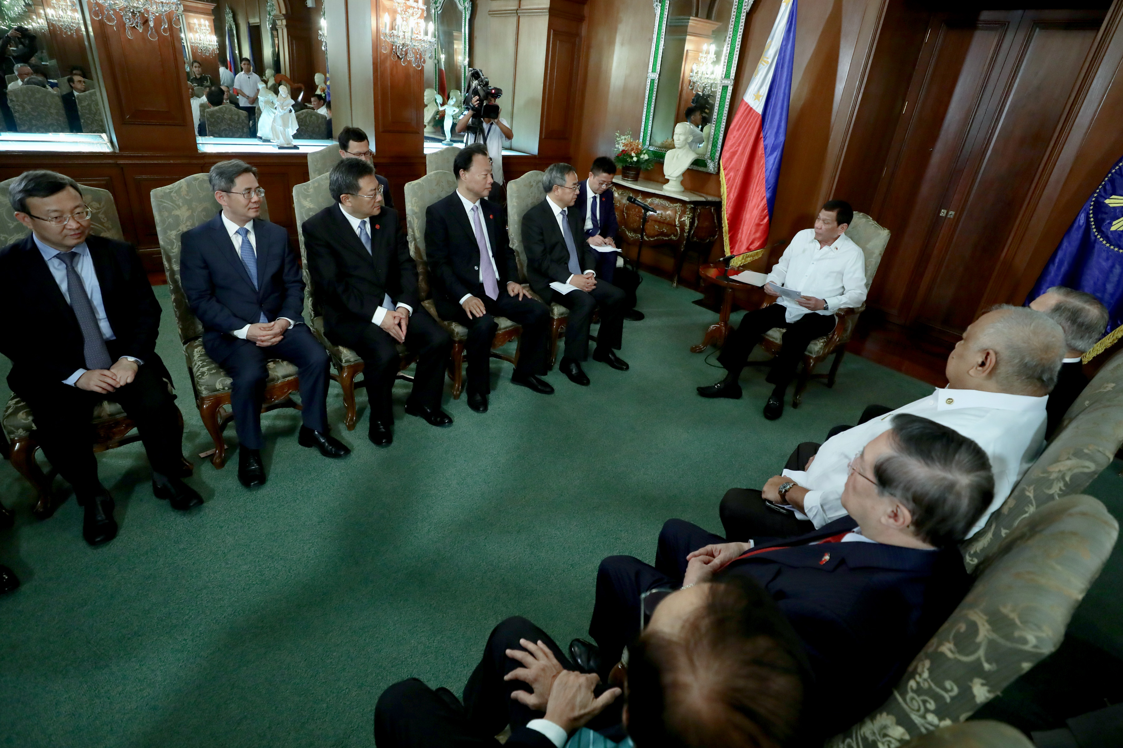 Duterte meets China's Vice Premier Hu in Malacañang